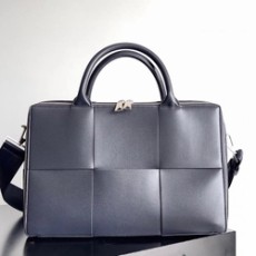 보테가 베네타 라지 인트레치아토 카세트 크로스백